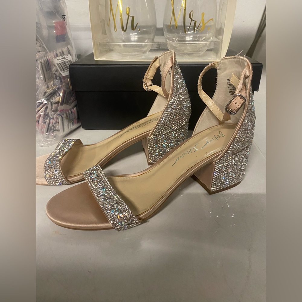 Betsy Johnson heeled sandals - Size 7